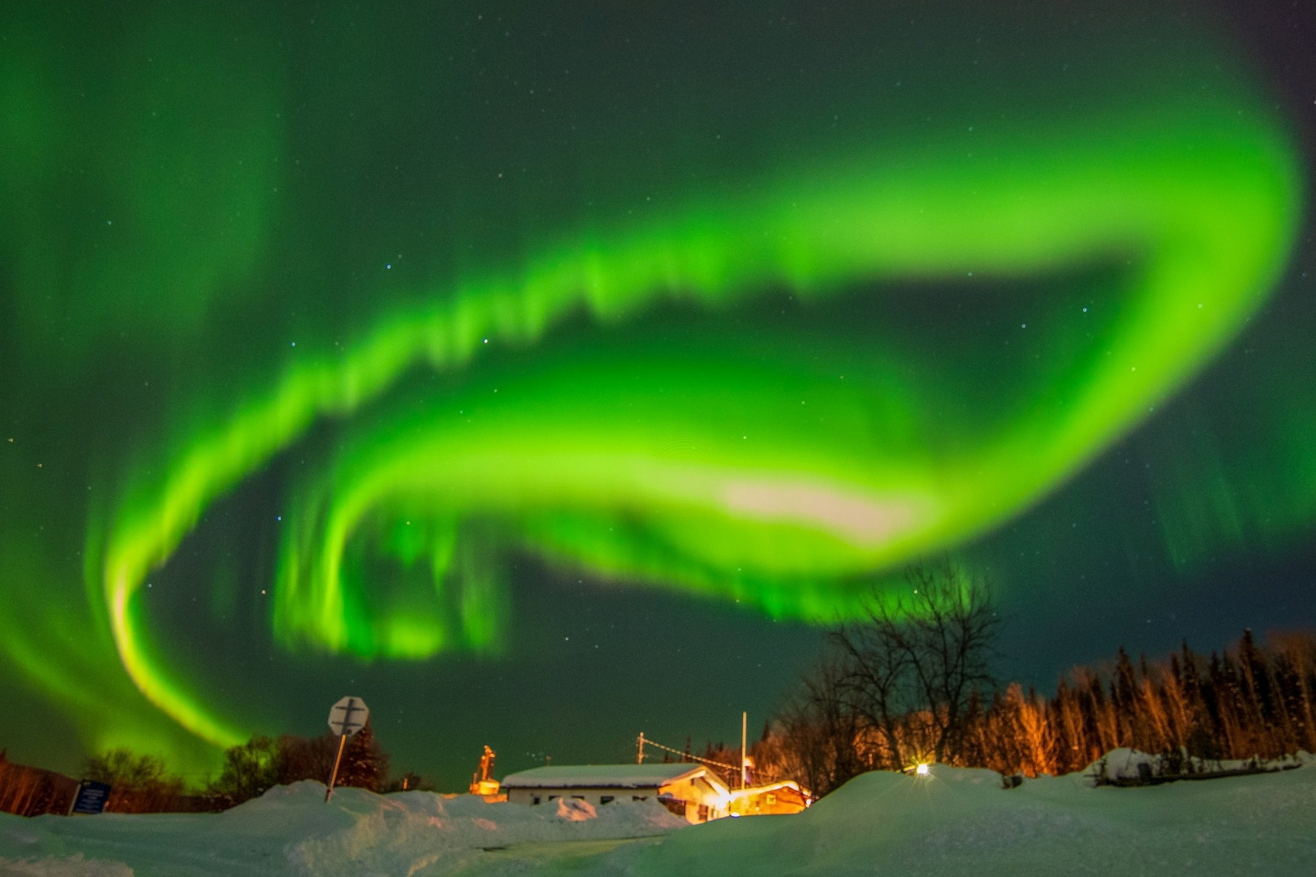 地球上最伟大的灯光秀——北极光究竟如何产生?